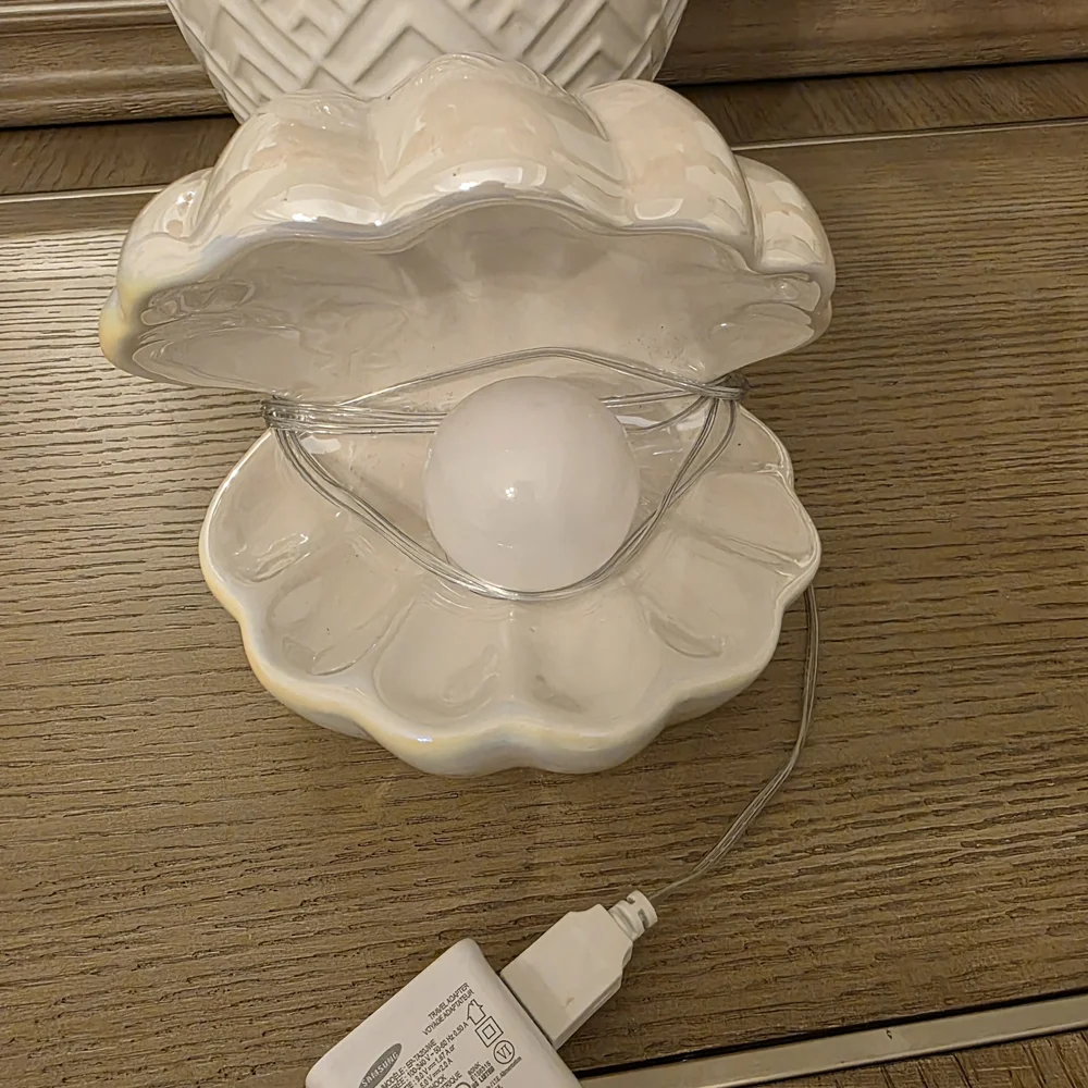 Ceramic Pearl Shell Night Light - Picture 1 of 4
